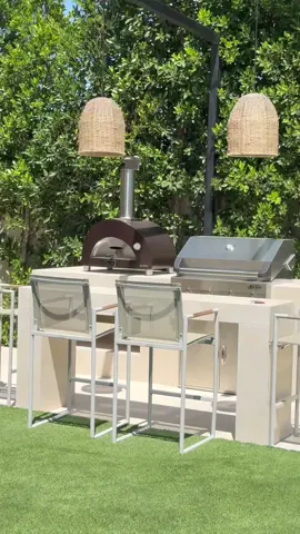 Just two queens having a moment ✨  #Bikinilife #confidence #positivevibes #sunshine #vacationmode