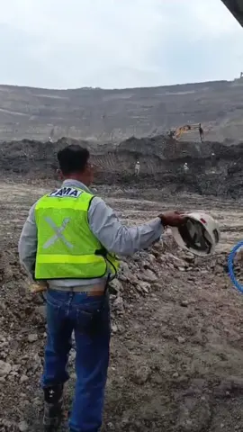 Sabar om😅##fypツ #berandatiktok #xyzbcafypシ #miner #storyanaktambang 