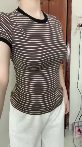 Chỉ bằng có 2 tô phở thui có là ngay em áo chất co dãn đẹp như thế này rùi