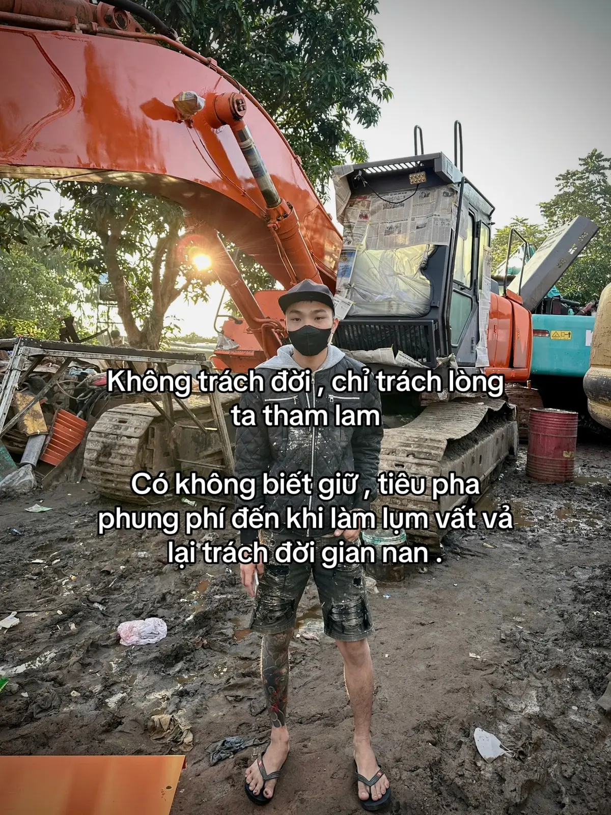 Không trách đời , chỉ trách lòng ta tham lam  Có không biết giữ , tiêu pha phung phí đến khi làm lụm vất vả lại trách đời gian nan .#fyppppppppppppppppppppppp  