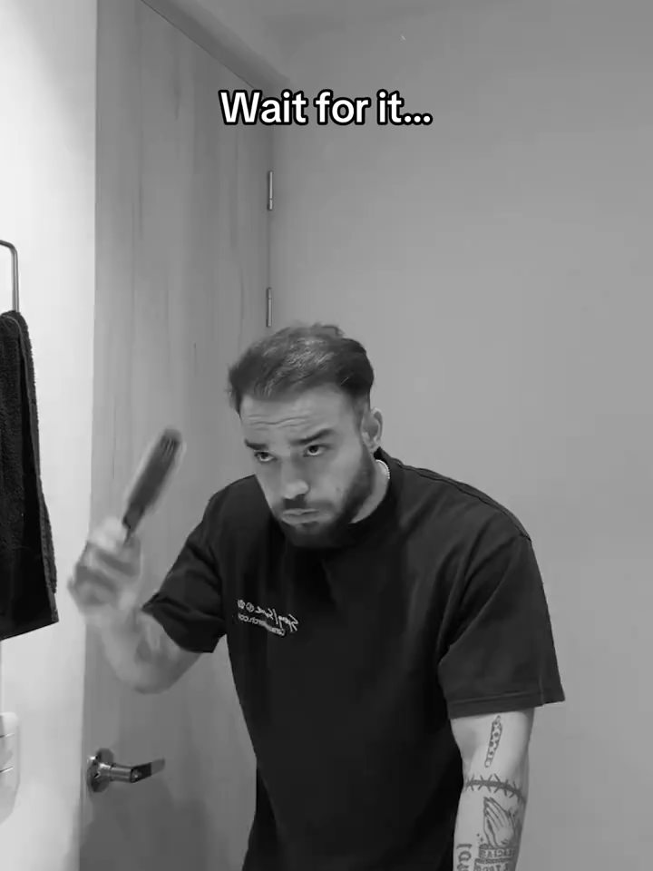 From bald to bold in 5 seconds 😳💥 Legit waterproof & no transfer!#hairlinepowder #balding #menbeauty #hairtransformation #waterprooftest #hairhack