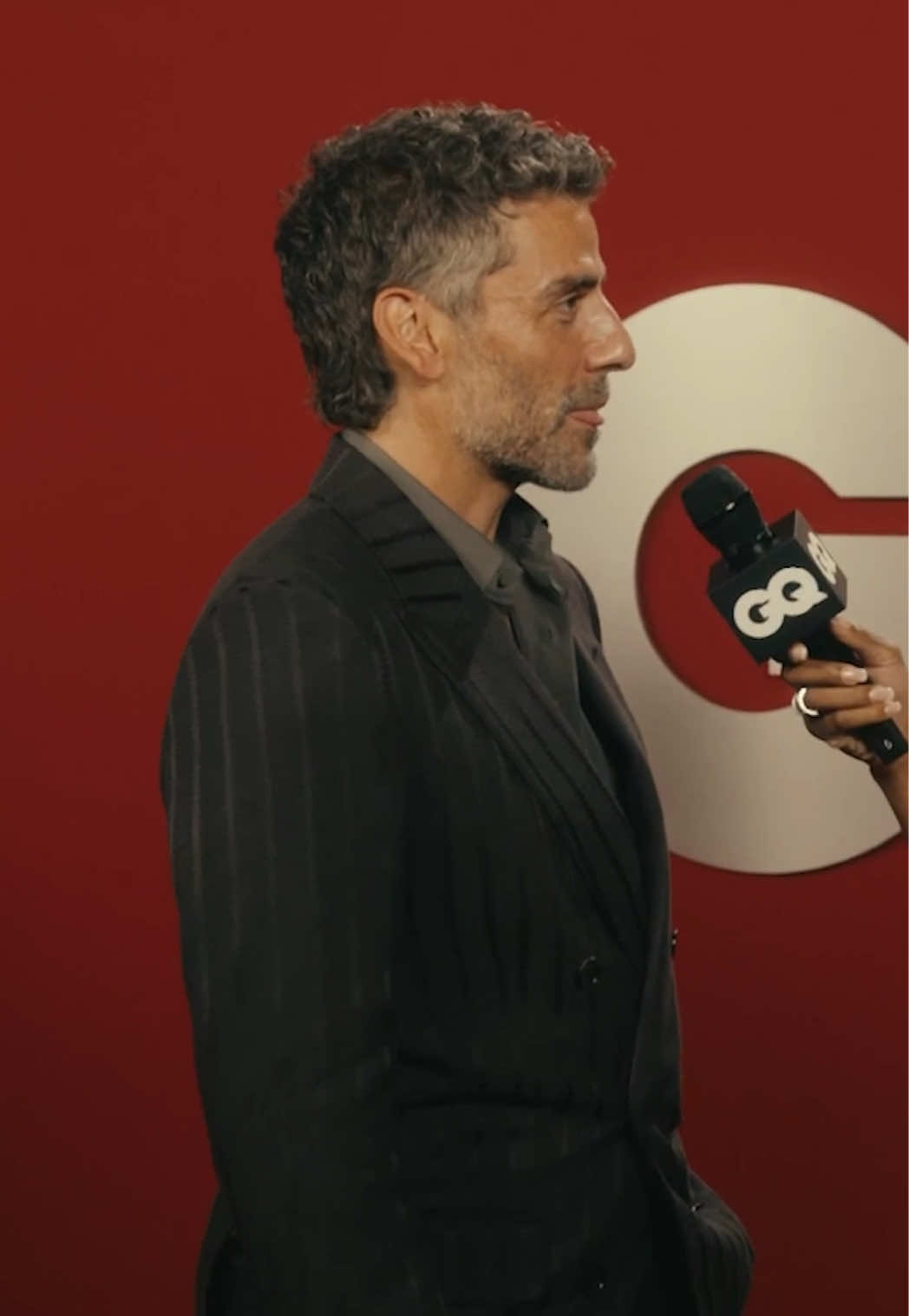 #Frankenstein star #OscarIsaac looks like he smells good. 😌 Catch all the red carpet moments from tonight’s #GQMOTY event at the livestream link in bio. 