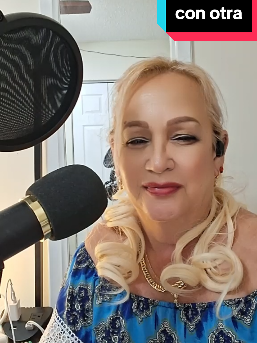 con otra cantando en casa un Ratico  #lipssync #lipsyncchallenge #doblaje #doblajetiktokero #conotracazzu 