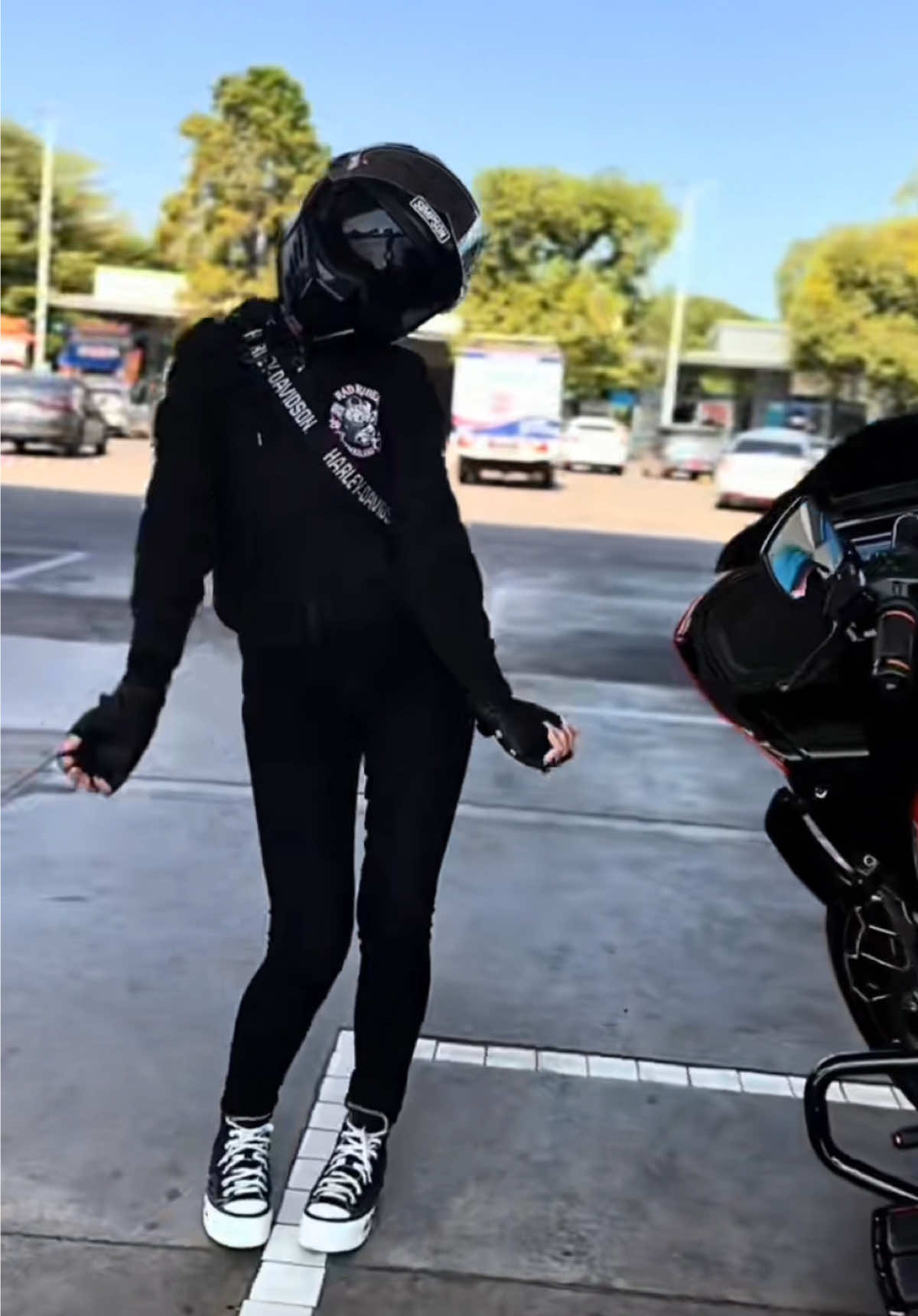 🤟🏻👨🏻👩🏻‍🦰 ปตท.🩵 vs 💚บางจาก⛽️จะปั้มไหนก็สนุกกับเราได้เหมือนกัน🕺🧡💃🏻 #คู่รักนักบิด💃🍬 #แรดไรเดอร์ไทยแลนด์2021mc🦏🇹🇭🛵💨💕 #harleydavidson #storyps🧡 @-SEESOM- #