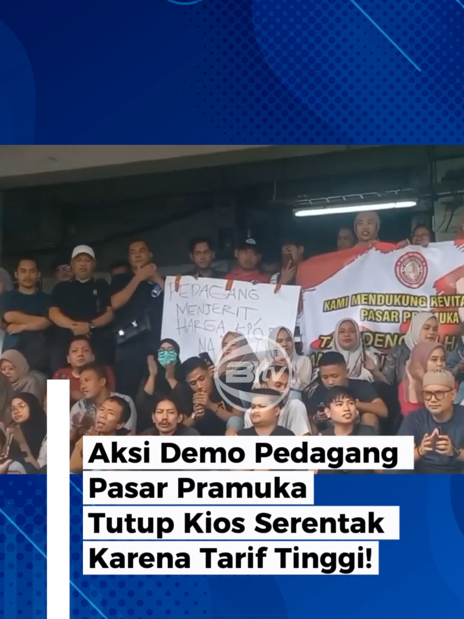 Kekesalan pedagang Pasar Pramuka memuncak! Mereka kompak menutup kios sebagai bentuk protes terhadap tarif HAK PTU yang dianggap memberatkan dan penyegelan 20 kios oleh Perumda Pasar Jaya.