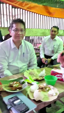 penguatan UMKM untuk menjaga pertumbuhan ekonomi Indonesia agar tetap tangguh. Follow dan Share: Jika hari ini Anda mendapatkan 1 insight berharga, balasannya cukup Follow dan share ke Story Anda. #UMKMnaikkelas #MenkeuRI #DukunganUMKM #KUR #GoDigital #EkonomiIndonesiaKuat #Kemenkeu