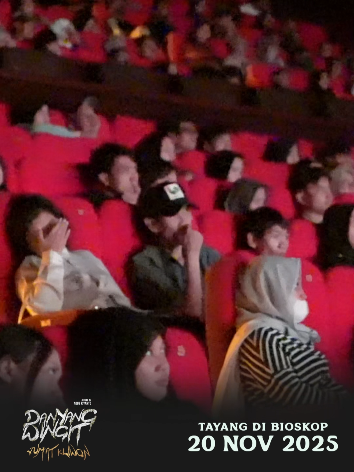 Bukan cuma penonton yang datang ke pertunjukan wayang… Ada jiwa lain yang dipanggil setiap kali dalang mulai bermain. Rasain sendiri horornya di bioskop, beli tiketnya dan pakai promo BELI 1 GRATIS 1 di m-tix & TIX ID! #danyangwingitjumatkliwon #danyangwingit #filmdanyangwingit #wayangkulitmanusia #nathalieholscher #celineevangelista #fajarnugra #djenarmaesaayu #normacinta #putrimayarumanti #bilqishafsa #aisyahkanza #keonacinta #dimadtedjoblangkon #whanidarmawan #anggawijaya #ruwatan #filmhororindonesia #film2025