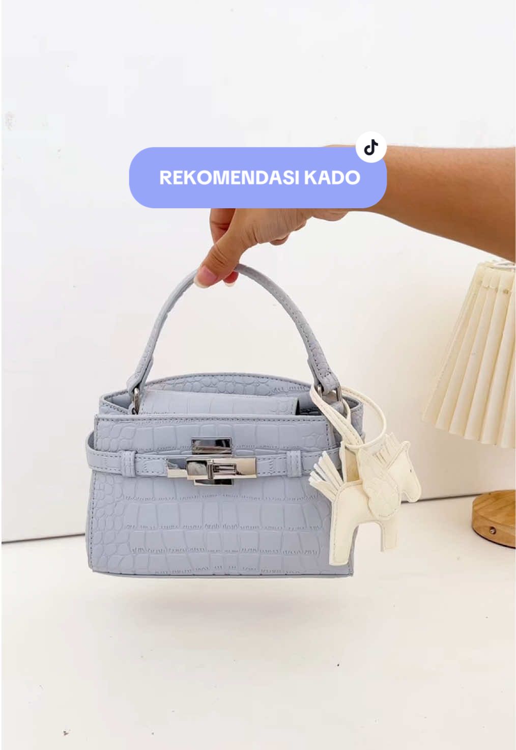 Buat yang bingung ngasih kado org tersayang apa, mending bungkus ini aja 😙🤎✨ #promo #promoguncang1111 #fyp #kado #jimshoney 