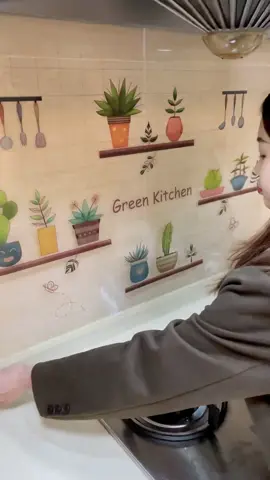 Cuộn dán bếp chống bám bẩn dầu mỡ lên tường tiện lợi #dogiadung #dogiadungtienich #xh #trending #dodungnhabep #giaydanbep 