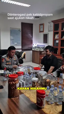 pak kabidpropam interogasi anggotanya yang ajukan nikah @KABIDPROPAM POLDA KEPRI @Polisi Manis 