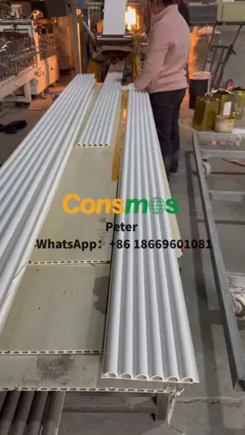 Indoor wpc wall panel on production #wpc #wpcwallpanel #lambrin #decoration #importaciones 