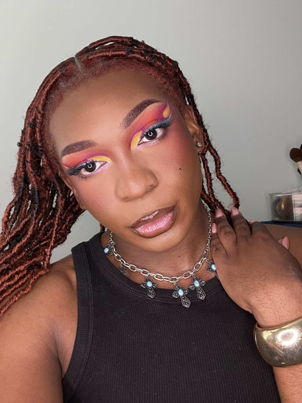 Pick up the brush and throw on some colorful eyeshadow 🙂‍↕️🙂‍↕️ #mirage #makeuptutorial #chanel 