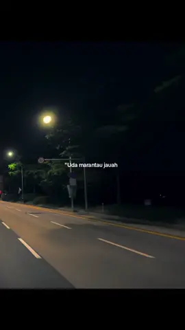 Asekkk nggak? 🤤🤤🤘🤘💃💃💃 #xyzcba #lyrics #laguminang#fouryou 