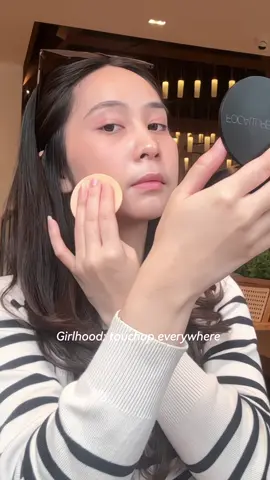 Bedak padat andalan untuk touch-up kilat! 🏃‍♀️ #focallurebeauty #preetyinpink