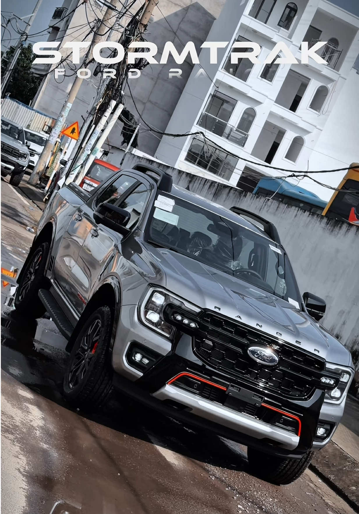 FORD RANGER STORMTRAK | Màu Bạc Metallic . 1.039 TR + Ưu Đãi | Trả trước từ 370 TR.