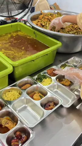 Mie ayam sesuai request semua umat hadirr🙌🏻😋 absen yuk yang tadi omprengnya habis ‼️#badangizinasional #bgn #mbg #fyp #makanbergizigratis 