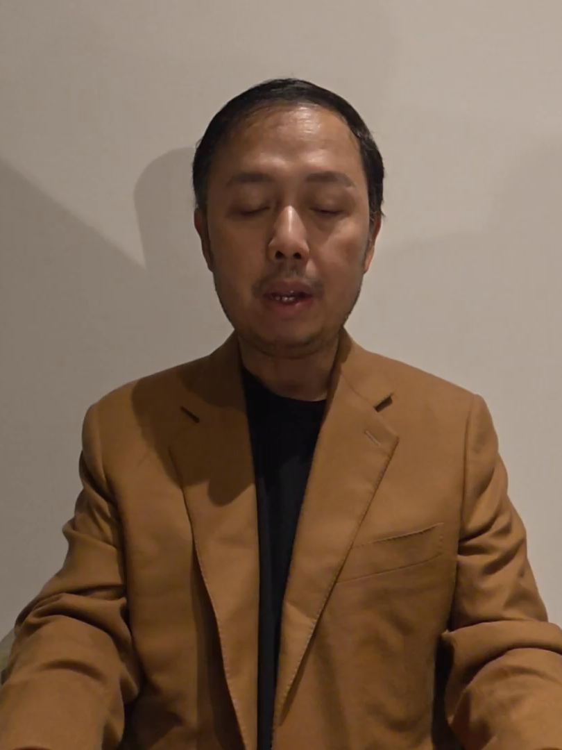 ‘SANA PO AY HINDI NILA AKO MAPATAY BAGO KO MAILABAS ANG LAHAT’ Naglabas ng video si dating Ako Bicol party-list Representative Zaldy Co sa pamamagitan ng kaniyang dating staff sa House of Representatives. “Hindi na ako mananahimik, ilalabas ko ang katotohanan,” sinabi ni Co sa video na tumagal ng halos anim na minuto. Unang bahagi pa lamang daw ito. Sinusubukan ng GMA Integrated News na hingan ng komento ang Malacañang, pati na rin sina dating House Speaker Martin Romualdez, Executive Secretary Lucas Bersamin at Budget Secretary Amenah Pangandaman tungkol sa video. Courtesy: Zaldy Co via Tina Panganiban-Perez/GMA Integrated News #GMAIntegratedNews #BreakingNewsPH