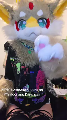 I swear.. I'm not a fuzzy online 🫩 #fursuit #dragonfursuit #kemonofurry #fursuiting #gothgirl 