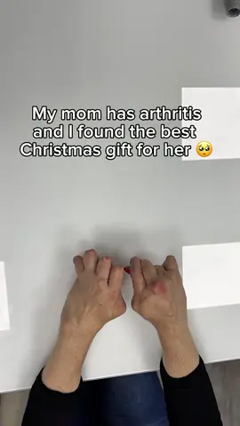 Many mothers carry silent pain,please understand them, care for them more, and take care of their hardworking hands 🤲💕 #massage#mom#handmassage#massager#arthritis