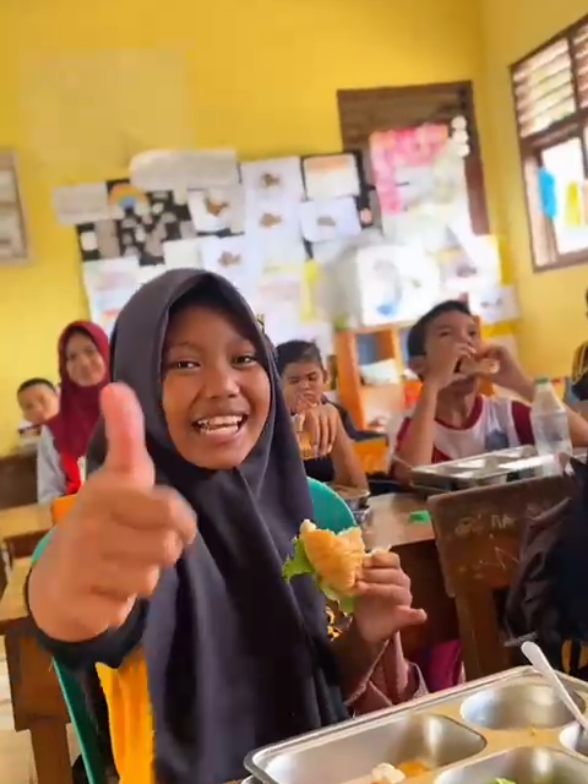 MBG DAY 5, Jum'at, 14 November 2025. #makanbergizigratis #mbg #PRABOWO #GIBRAN 