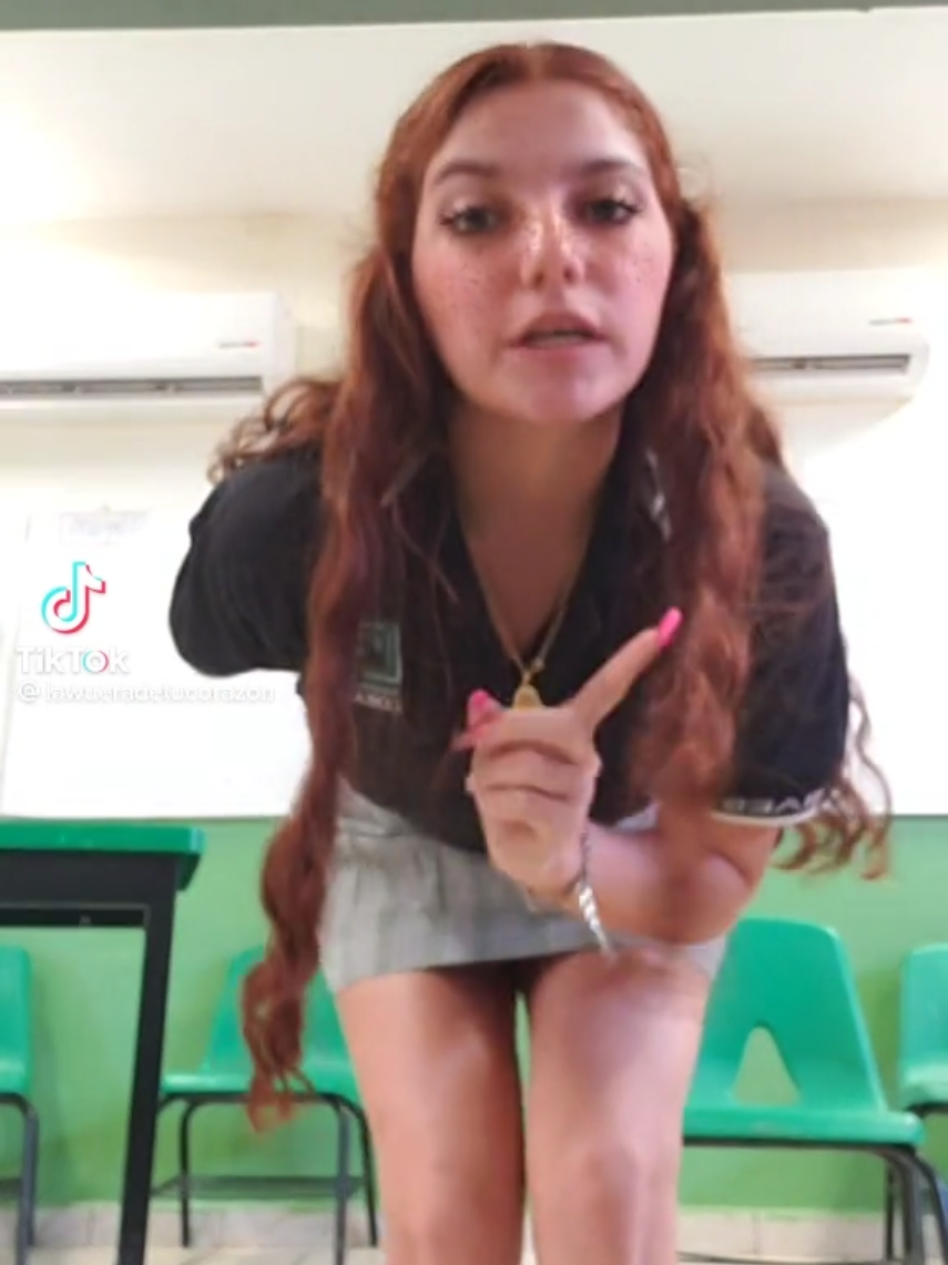 #colegiala #baile #minifaldita 