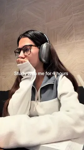 The hour lunch break is used for homework 🫠 #college #fyp #law #study #studywithme 