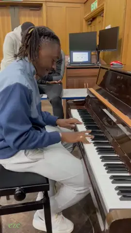 #arsenalfc #eberechieze  after scored goal against Serbia 😆#gunners 🔴⚪