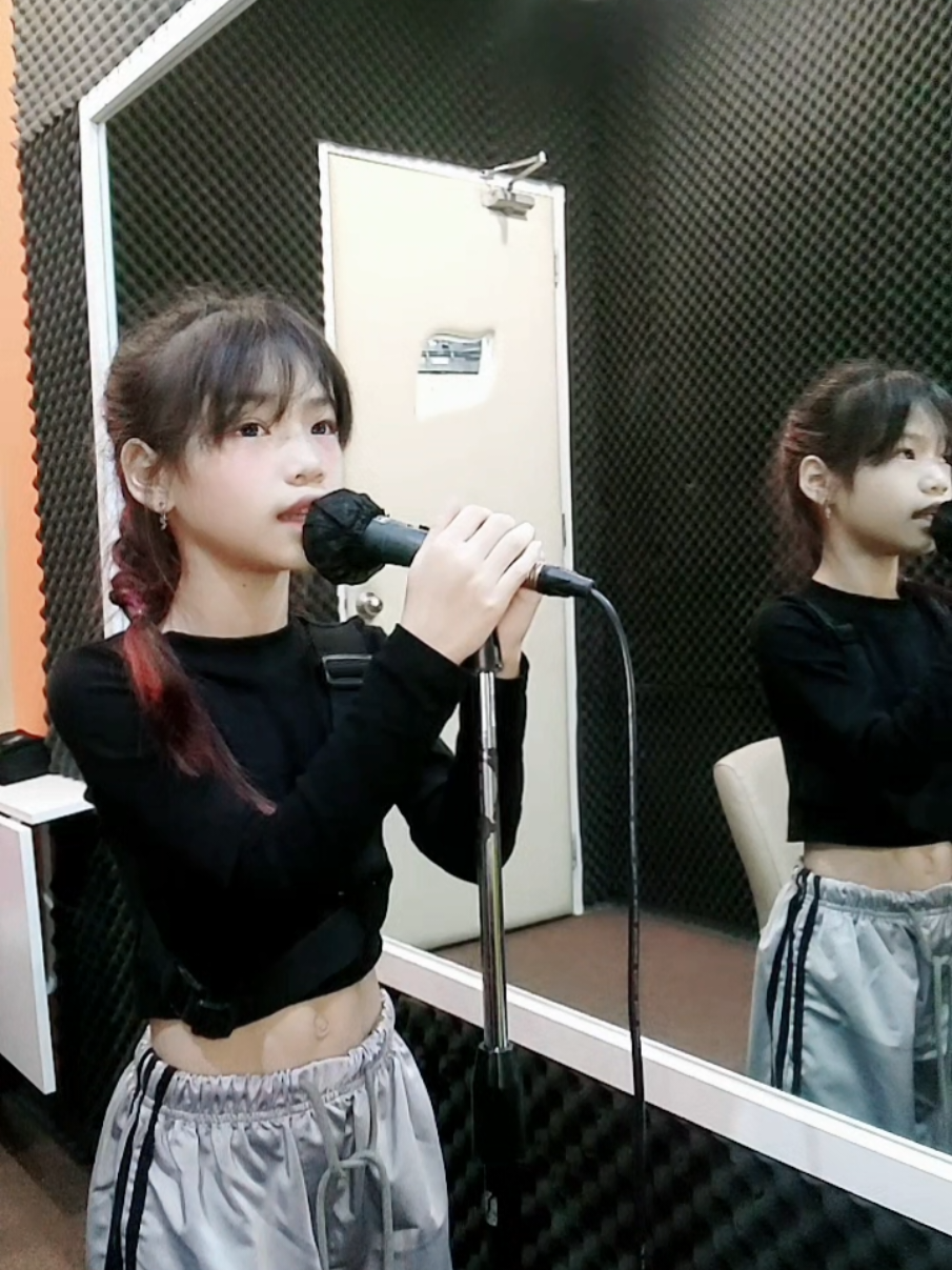 🎤🎤ร้องด้วยเล่นด้วย ปวดหัวแทนครู #คู่ปรับครูเค้าละ 🤣🤣 #เพ้นท์ที่ชอบเต้น แต่ร้องเพลงได้นิดหน่อย 🎤🎤 #BABYMONSTER #ครูเบียร์ #starmaker 