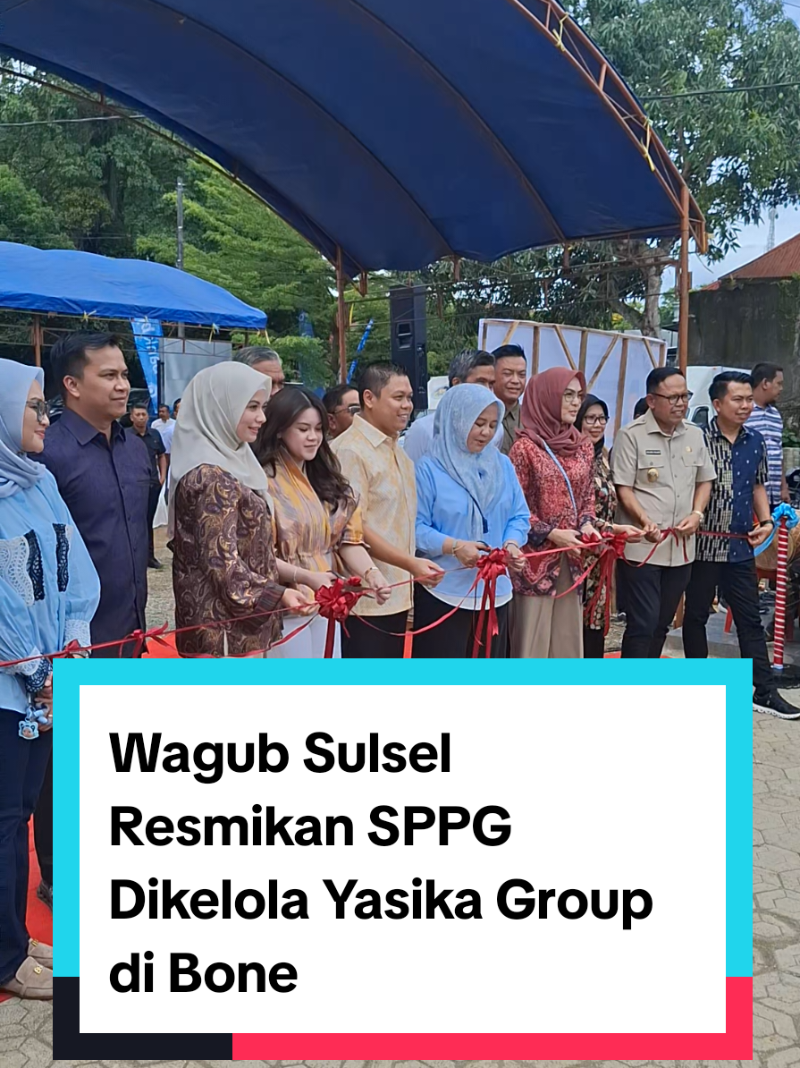 Wagub Sulsel Resmikan SPPG Dikelola Yasika Group di Bone  BONE --- Wakil Gubernur Sulawesi Selatan, Hj. Fatmawati Rusdi, meresmikan Satuan Pelayanan Pemenuhan Gizi (SPPG) Merdeka 1 dan 2 yang dikelola Yasika Grup di Kabupaten Bone, Jumat (14/11/2025). Acara peresmian di SPPG Merdeka, Jl. Merdeka, Kota Watampone, Kecamatan Tanete Riattang. Juga dirangkaikan launching 10 titik SPPG dikelola Yasika Group, kelompok usaha milik @yasir.machmud  Peresmian yang ditandai dengan pengguntingan pita tersebut menjadi langkah strategis pemerintah daerah dalam memperkuat program peningkatan gizi masyarakat serta menekan angka stunting di Sulawesi Selatan.  Program ini juga sejalan dengan visi besar menuju Indonesia Emas 2045 melalui pembangunan kualitas sumber daya manusia sejak dini. Wagub Sulsel Hj. Fatmawati Rusdi menyampaikan bahwa hadirnya Dapur Bergizi dan SPPG di Bone diharapkan dapat memperluas akses layanan gizi bagi masyarakat, khususnya bagi ibu dan anak. Dalam kegiatan tersebut, turut hadir Ketua DPRD Provinsi Sulsel drg. Andi Rachmatika Dewi, Wakil Bupati Bone H. Andi Akmal Pasluddin, Wakil Ketua dan Anggota DPRD Provinsi Sulsel, Kepala BGN Wilayah Sulsel, unsur Forkopimda Bone, Anggota DPRD Bone, sejumlah kepala OPD terkait, pembina Yayasan Yasika Grup, serta tamu undangan lainnya. Dengan diresmikannya fasilitas ini, Pemerintah Provinsi Sulsel dan Pemkab Bone berharap kolaborasi lintas sektor dapat terus diperkuat untuk mempercepat penurunan stunting dan meningkatkan kesejahteraan masyarakat di daerah. #sppgbone #sulsel #wagubsulsel #yasika #yasirmahmud