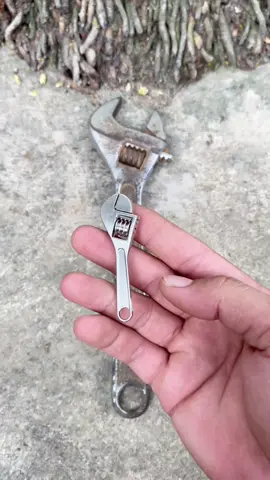 Cờ lê mini có thể điều chỉnh vặn những con ốc nhỏ làm móc treo chìa khóa #mockhoa #mockhoadethuong #mockhoacute #mockhoamole #molemini 