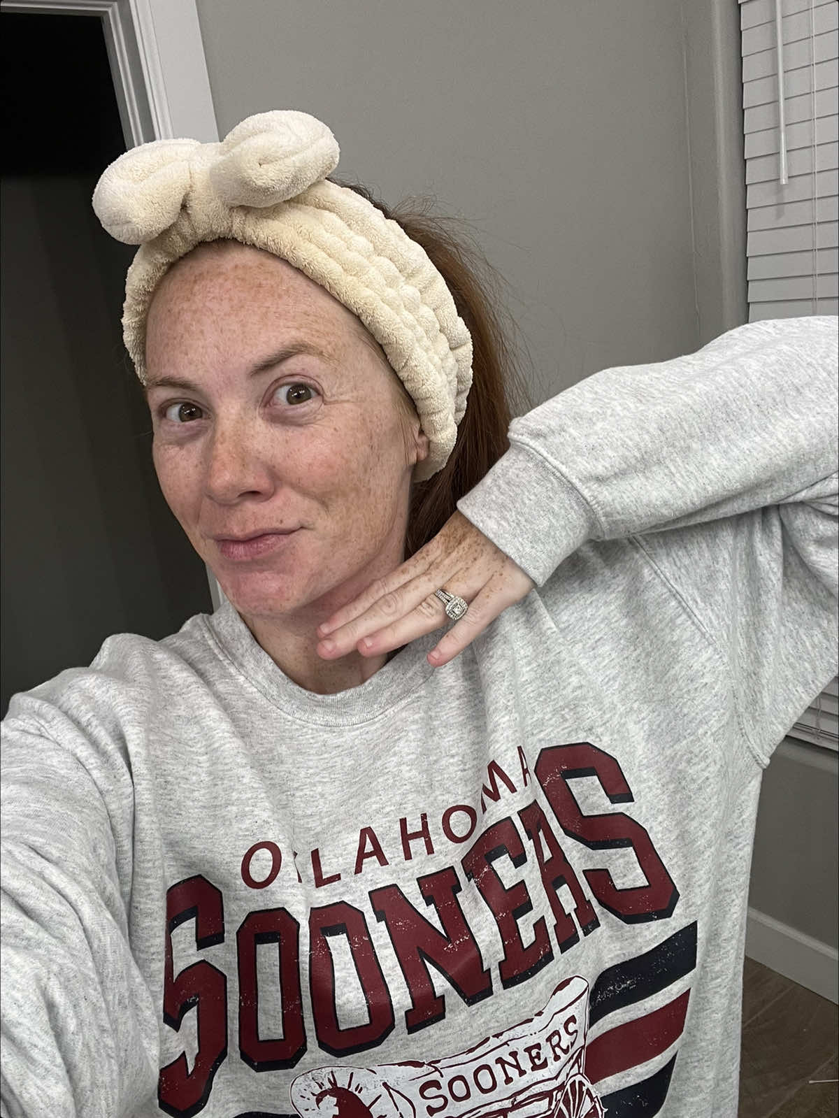 As a mom approaching her 30s I thought it was about time to start taking care of my skin 🧖🏼‍♀️  So here’s your reminder to start by washing your face!  #millennialmom #skincareroutine 