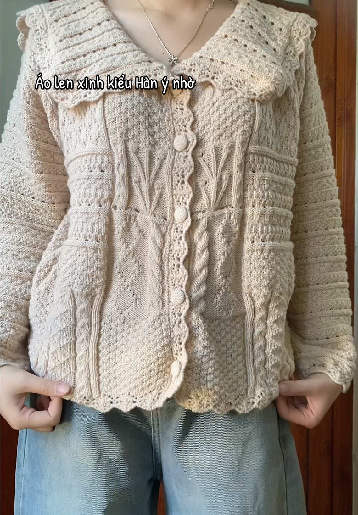 Áo len cổ bèo cúc bọc #xuhuong #aolencobeo #kem #phoidoxinh #aolenquangchau 