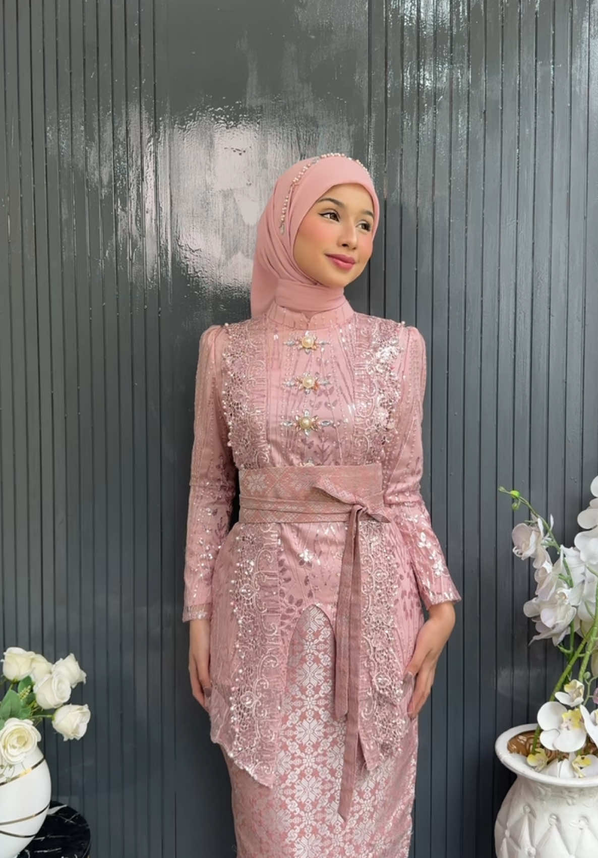 #kebaya #kebayajanggan #kebayamodern #kebayawisuda #outfitideas 