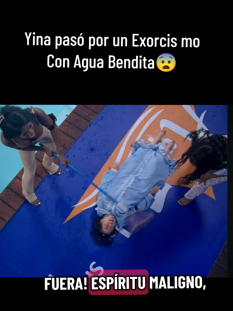 Una pequeña limpia, con agua bendita y todo 😨#yinacalderonoficial #lamansiondeluinny #lapiri #moyeta 