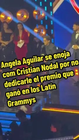 Angela Aguilar se enoja com Cristian Nodal por no dedicarle el premio que ganó en los Latín Grammys #cristiannodal #angelaaguilar #fyp #viralvideo 