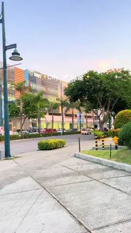 would choose city life if it’s iloilo city.✨ #iloilocity #iloilo #iloilocityoflove🇵🇭❤️😍 #traveltiktok #fypage 