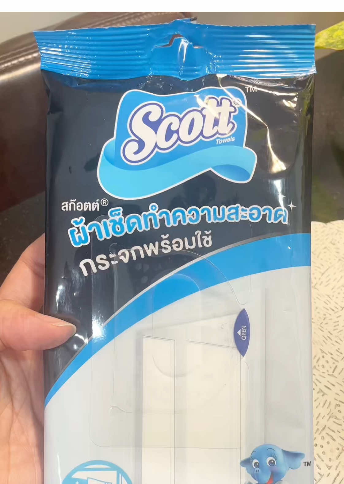 กระดาษเช็ดกระจก Scott Scott Glass & Mirror Wipes 30 Sheets สูตรสีฟ้า เหมาะสำหรับเช็ดความพื้นผิวกระจก ห้องครัว สุขภัณฑ์ห้องน้ำ อุปกรณ์เครื่องใช้ต่างๆ เช็ดสะอาด สะดวกในขั้นตอนเดียว ให้คุณพบกับประสบการณ์ใหม่ของการทำความสะอาดกระจก ง่ายๆ สะอาด สะดวกรวดเร็วไม่เปลืองแรง #กระดาษเช็ดกระจก #เช็ดกระจก #กระจกใส#scott#mirrorwipe 