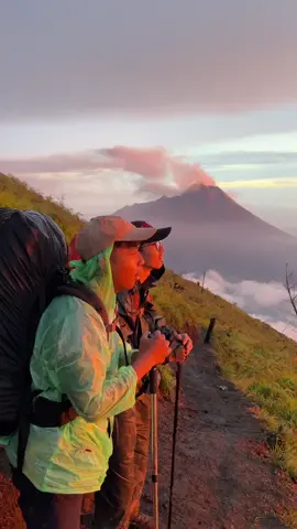 Sunset Merbabu via suwanting. #merbabu #suwanting #gunung
