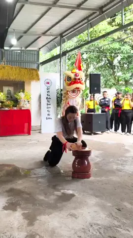 Công phá đệ nhị tầng, tuyệt kĩ Thiếu lâm Hồng gia Hà Châu nhân dịp ngày Kỵ giỗ Cố võ sư - Đại lực sĩ Quốc tế Hà Châu (24.09 AL) #thucchiennuphuonghoangtrang #thieulamhonggiahachau #fyp #LearnOnTikTok 