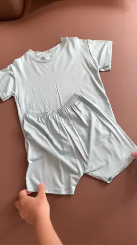 Chất dày dặn, mềm mịn. co giãn tốt.Bé mặc thoải mãi lắm ạ #thoitrangtreem #dobochobe #dobothunlanhchobe 