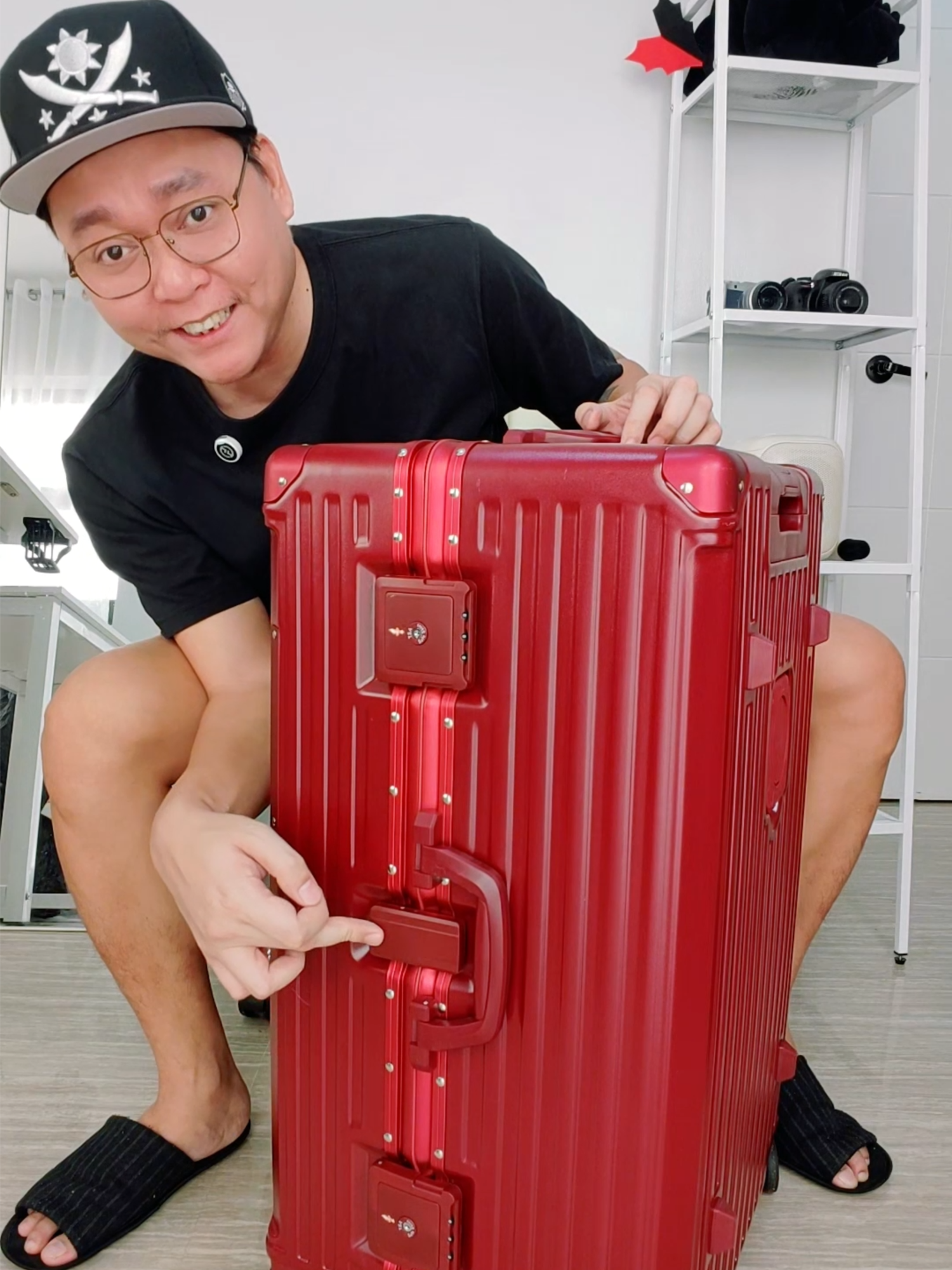 Charles X 28 Inches Large Capacity Luggage Aluminum Frame Suitcase Sturdy Waterproof Cup Holder Travel Essential High Quality