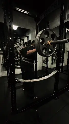 Finally got 315 on my squat first attempt I got in my head and couldn’t get myself to do it #keeppushingmotivation #pr #roadto200pounds #weightlossjouney #beconsistent 