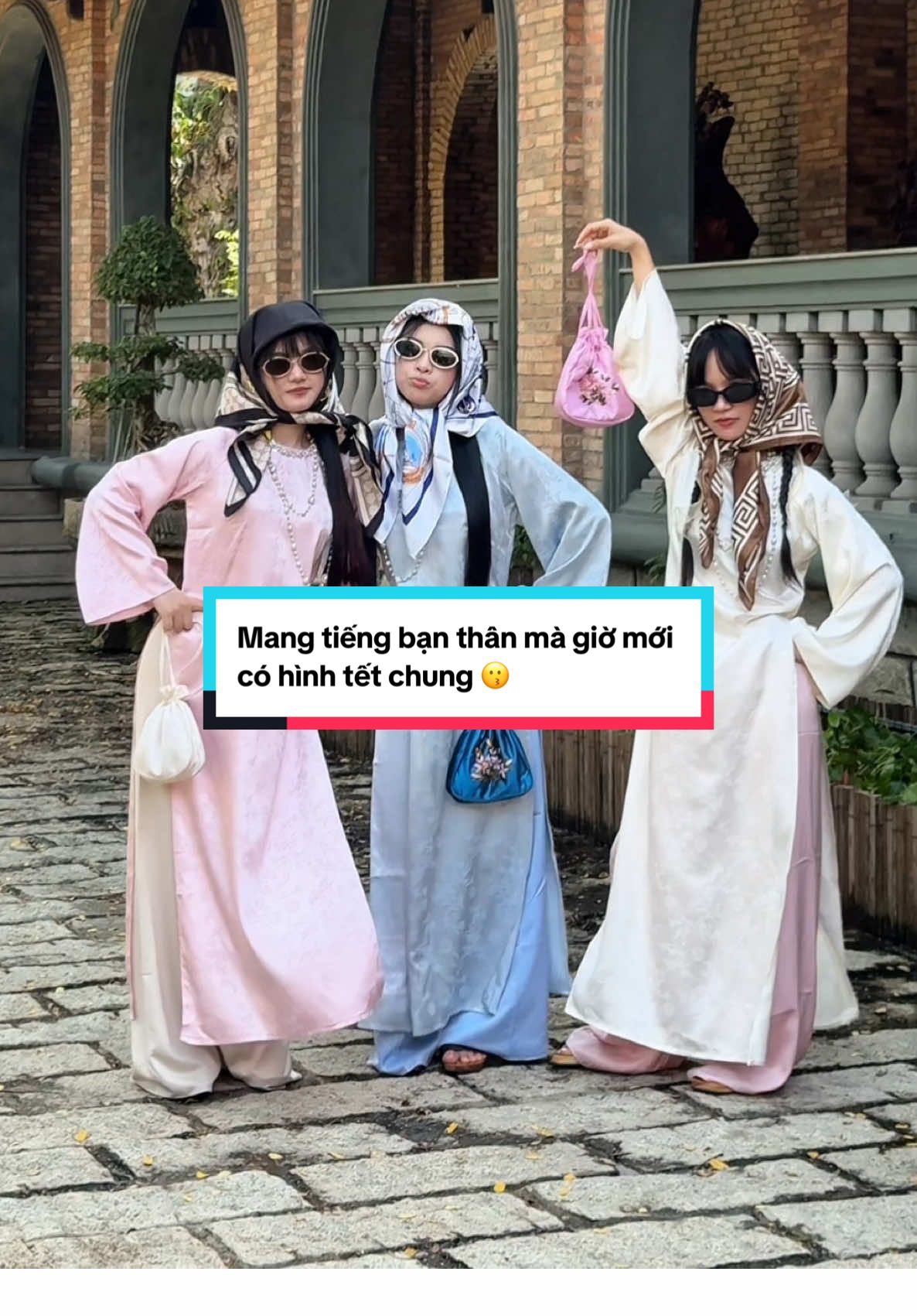 Mang tiếng bạn thân mà giờ mới có hình tết chung 😗 7749 kiểu về up dần đến Tết Bính Ngọ thôi 🎉🌸 #tiemanhnhadua #chuptet2026 #chuagoken #chuptettayninh #nthowmphotography 