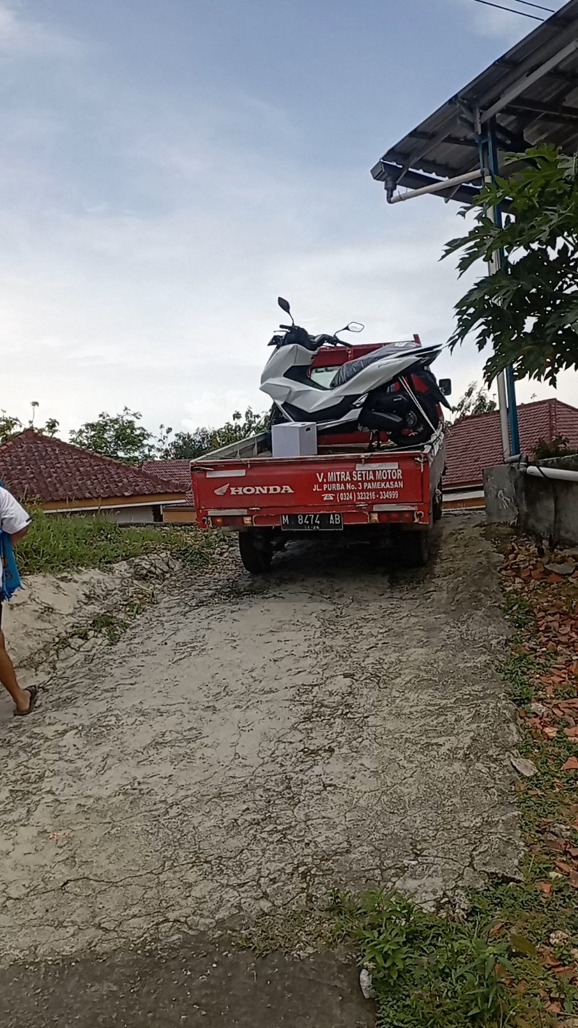 Ibuk massati dan anak barokah motornya Sampai plerenan, PEMBAYARAN COD 🤝🛻💨 #honda #madura #sampang #pamekasan #sumenep #viralvideo #trending #fyp #pcx160 #fyppppppppppppppppppppppp #pcx160 