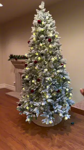 this Christmas tree is so tea 😭😍😍 #christmastree #flockedchristmastree #whitechristmas #tiktokshopblackfriday #tiktokshopcybermonday 