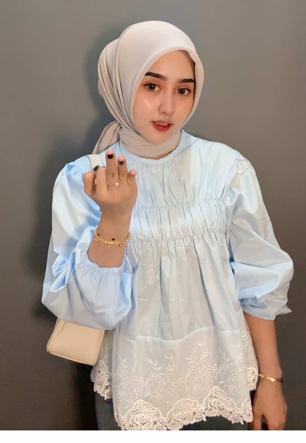 ihh demi apa cantik bgt blouse nya 😍😩 #blouse #OOTD #fashion 