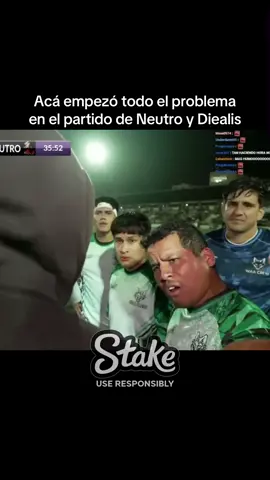 El de polera negra es primo de 