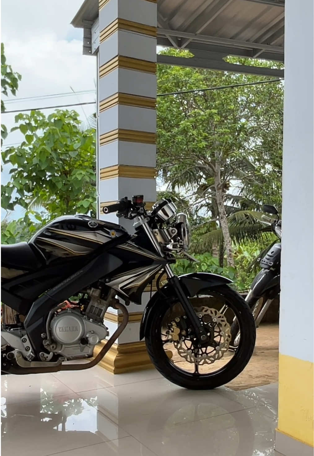 Hitam manis🤩 #vixion #vixion_modifikasi #vixionssstyle #pigsen💨 #fyp 