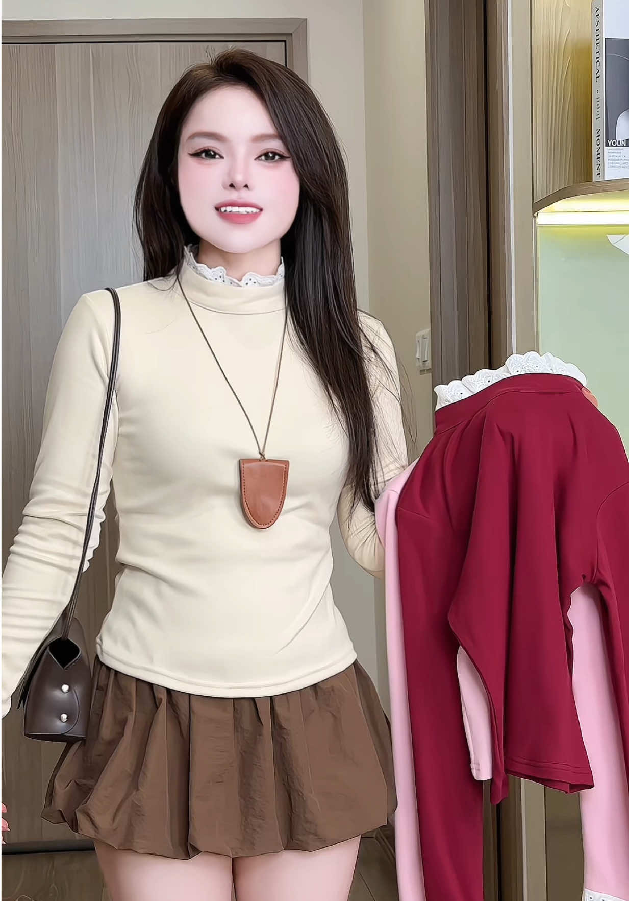 Được cho chị em Áo giữ nhiệt dài tay viền ren xinh mê  phối cổ  lạ mắt trẻ trung siu hot . Áo này diện vừa chất vừa sang nữa😉   #aogiunhiet  #aothunnu #aolennu #aogiunhietlongtho #aogiunhietco3phan