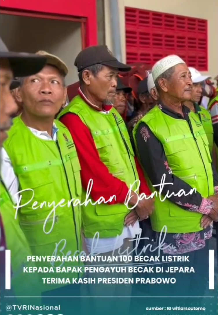 Presiden Republik Indonesia, Prabowo Subianto memberikan 100 becak listrik kepada pengayuh becak lanjut usia di Kabupaten Jepara, Rabu (12/11/2025). Bantuan tersebut disalurkan melalui Yayasan Gerakan Solidaritas Nasional (YGSN) dan difasilitasi oleh Badan Percepatan Pengentasan Kemiskinan Republik Indonesia (BP Taskin). Deputi Bidang Percepatan Fasilitasi dan Perlindungan Kesejahteraan BP Taskin, Zaidirina, mengatakan bahwa bantuan ini merupakan bentuk kepedulian Presiden Prabowo kepada para pekerja lansia. Program ini merupakan bagian dari inisiatif nasional Presiden Prabowo untuk membantu masyarakat berpenghasilan rendah yang masih menggantungkan hidup pada sektor informal, terutama para pengayuh becak. “Becak listrik ini merupakan bantuan dari Bapak Presiden Prabowo Subianto melalui Yayasan Gerakan Solidaritas Nasional. Kami dari Badan Percepatan Pengentasan Kemiskinan menfasilitasi dengan pemda terkait. Sementara ini penerima manfaat masih untuk usia 60 tahun ke atas,” kata Zaidirina kepada Tribunjateng, Rabu (12/11/2025). #TVRI #TVRINasional #MediaPemersatuBangsa 